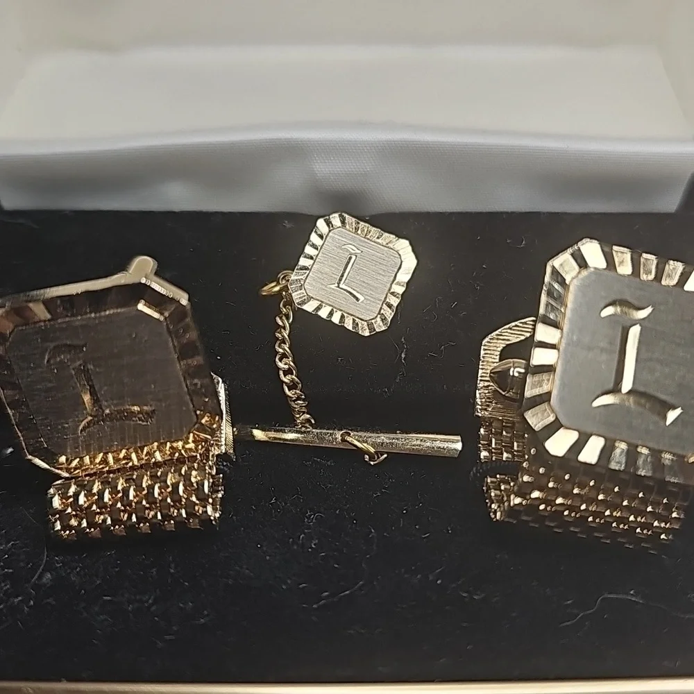 1960s Vintage Swank L Monogram Gold Tone Mesh Style Cufflinks And Tie Pin